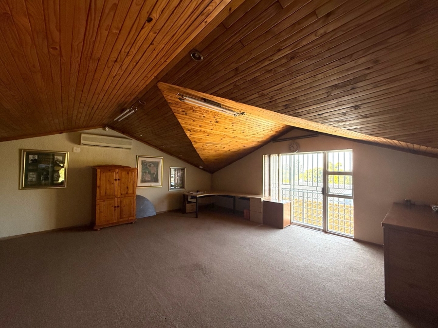 6 Bedroom Property for Sale in Schoemansville North West